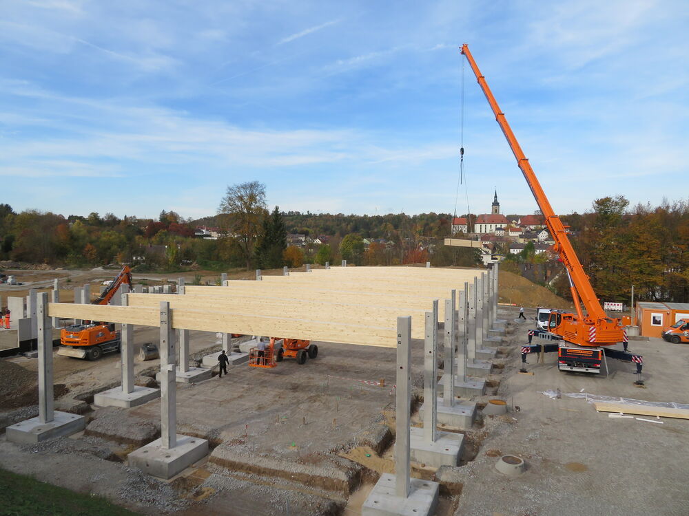 Halle mit Satteldachbindern Halle mit Satteldachbindern